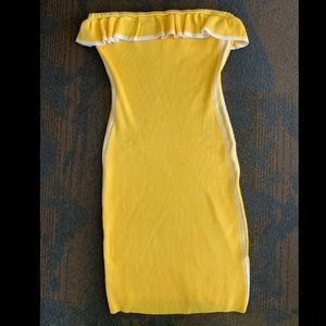 Yellow Almost Famous 2X strapless ribbed dress. Great condition. Lots of stretch